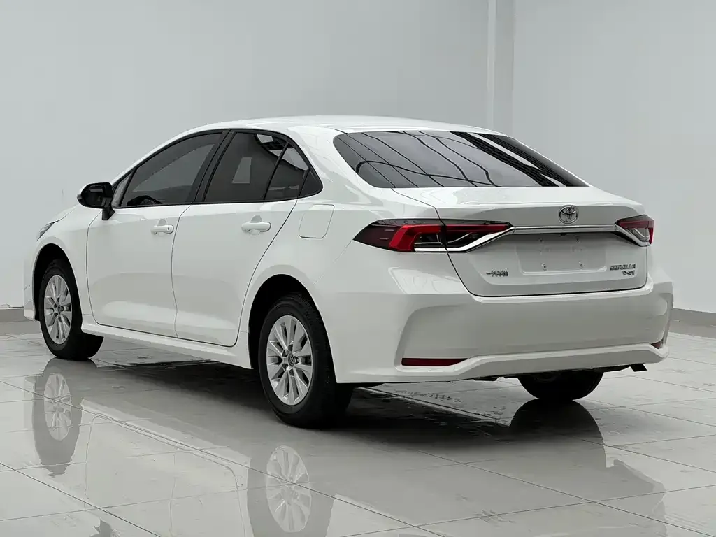 Toyota Corolla — фото 4