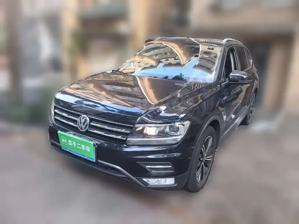 Volkswagen Tiguan L — фото 1