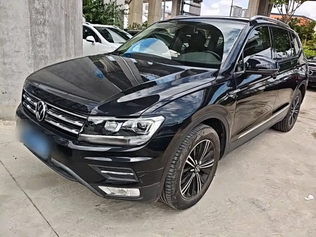 Volkswagen Tiguan L — фото 1
