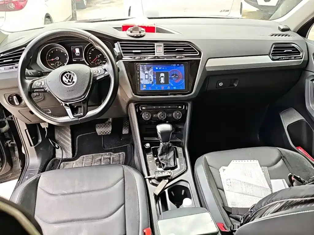 Volkswagen Tiguan L — фото 8