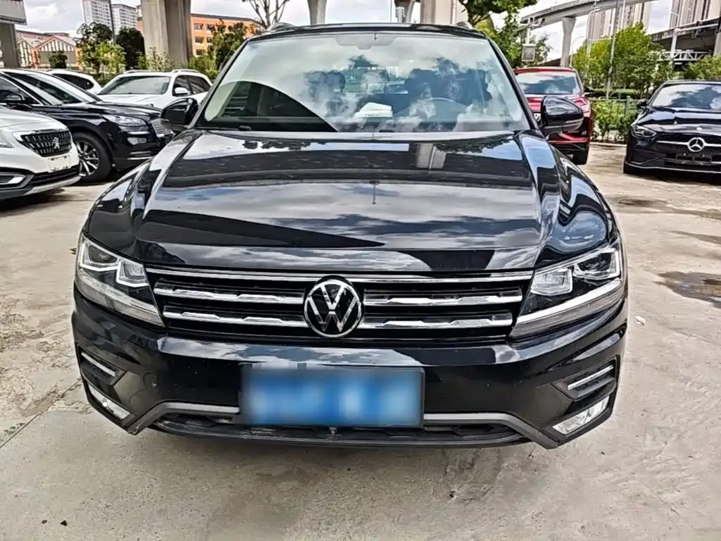 Volkswagen Tiguan L — фото 10