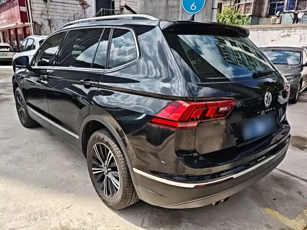 Volkswagen Tiguan L — фото 4