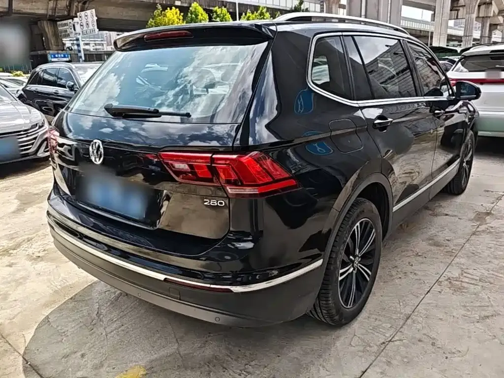 Volkswagen Tiguan L — фото 6