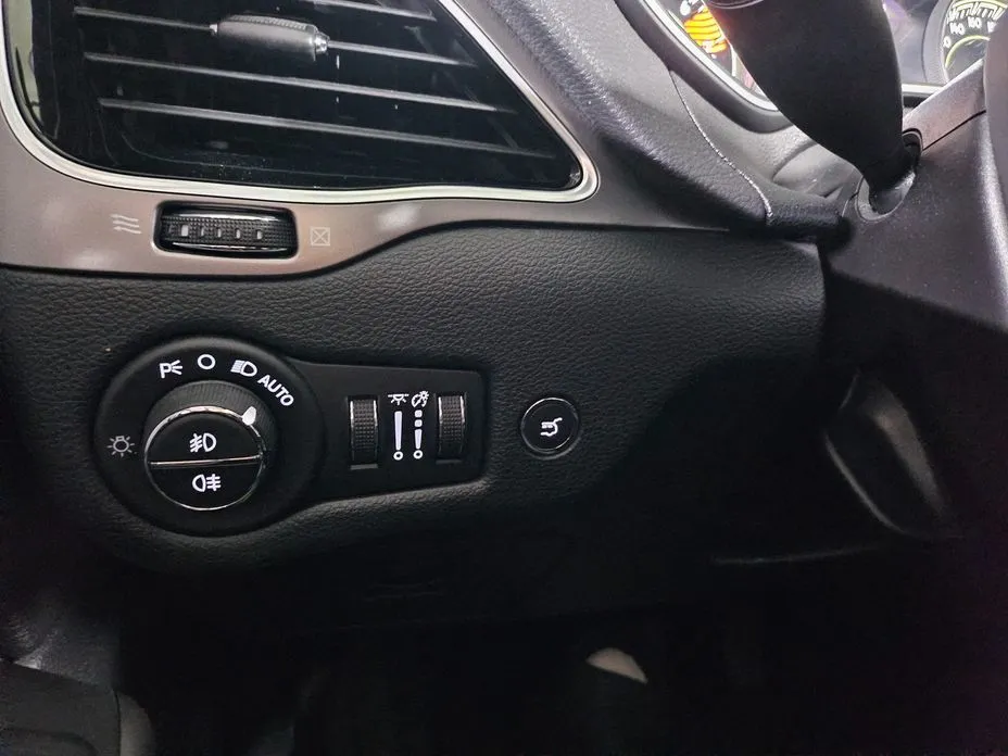 Jeep Cherokee — фото 8