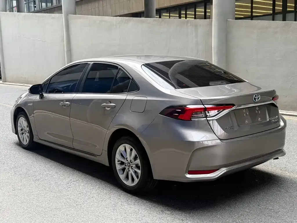 Toyota Corolla — фото 3