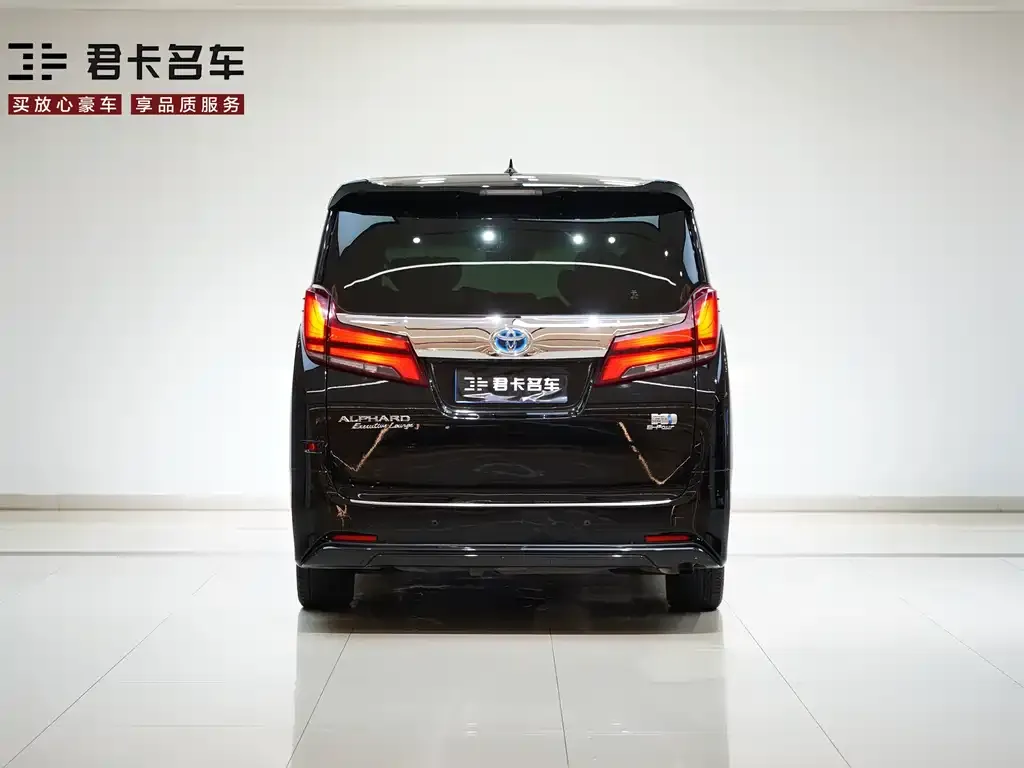 Toyota Alphard — фото 2