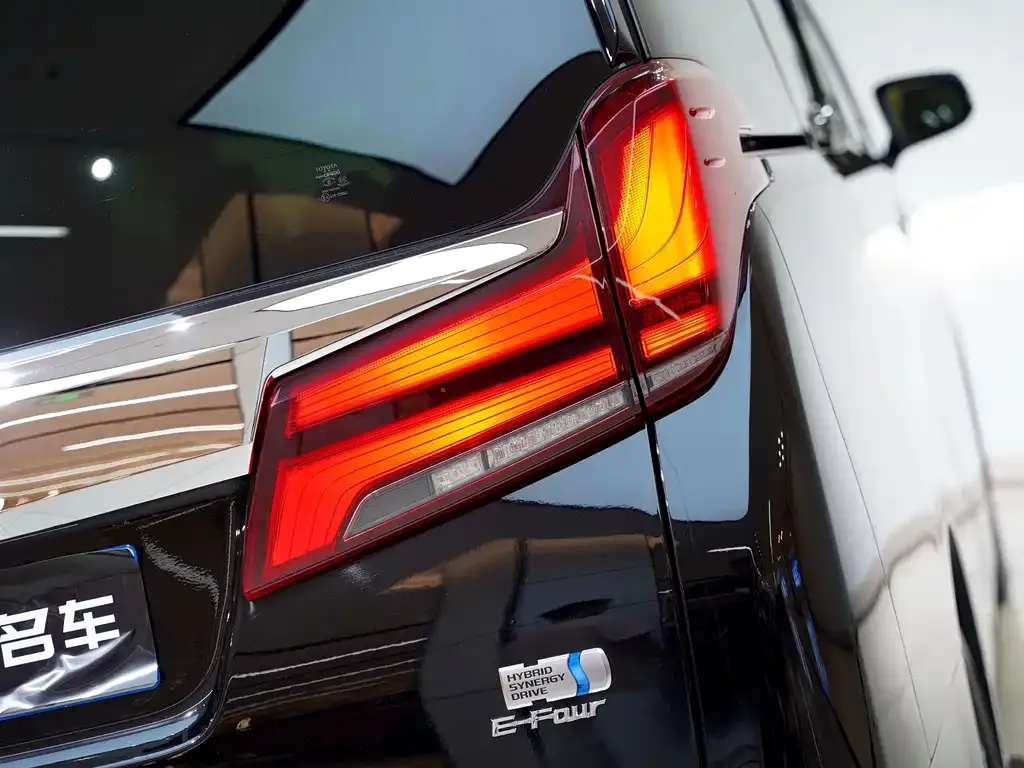 Toyota Alphard — фото 7
