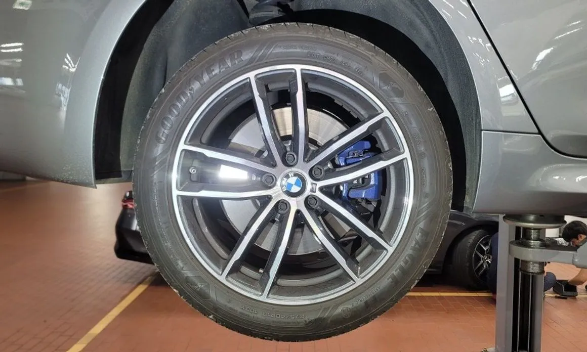 BMW 5-Series — фото 10