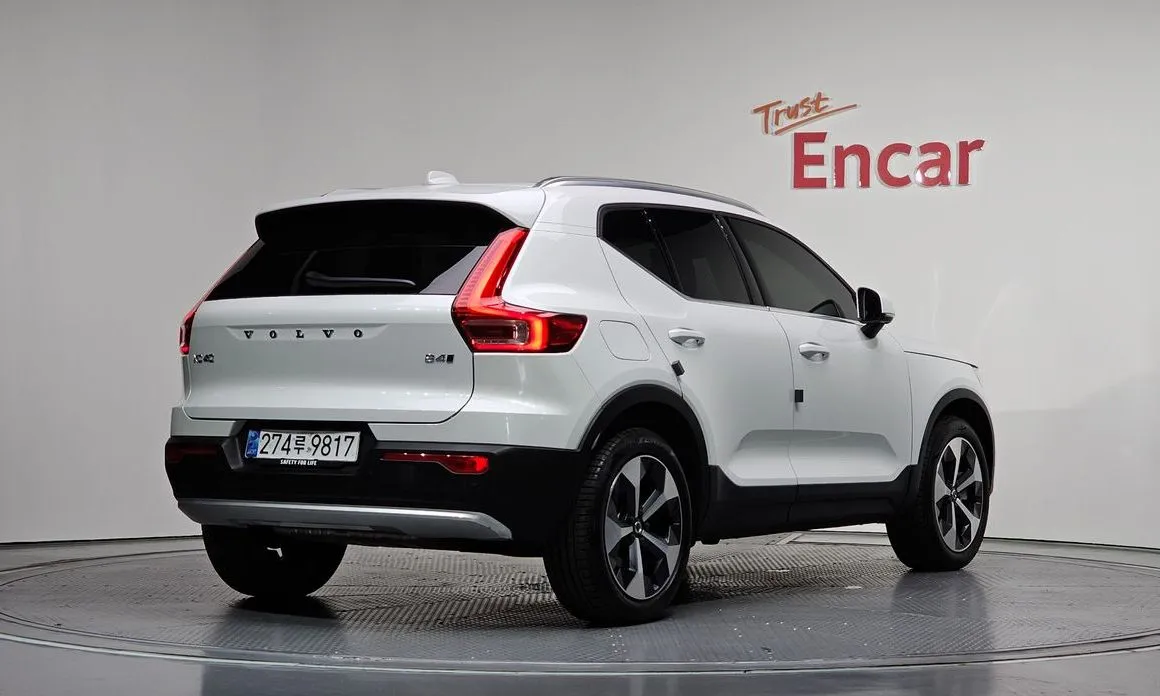Volvo XC40 — фото 9