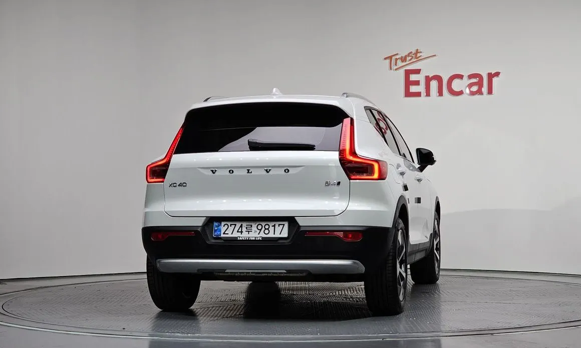 Volvo XC40 — фото 4