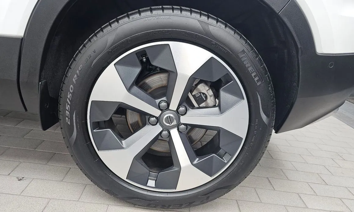 Volvo XC40 — фото 3