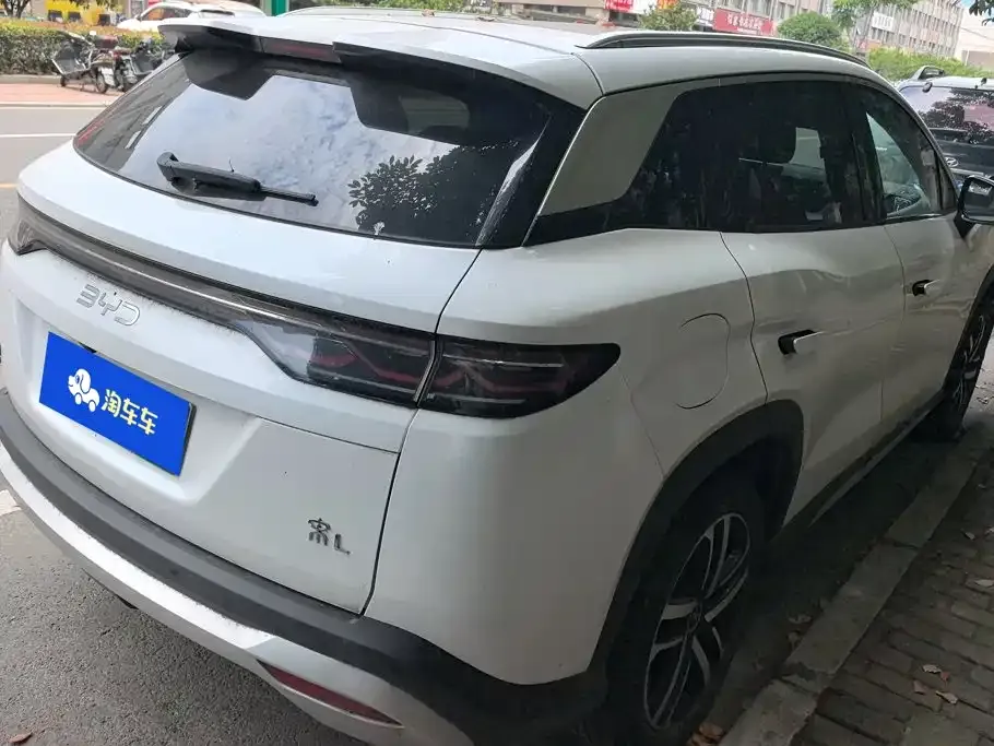 BYD L DM-i — фото 10