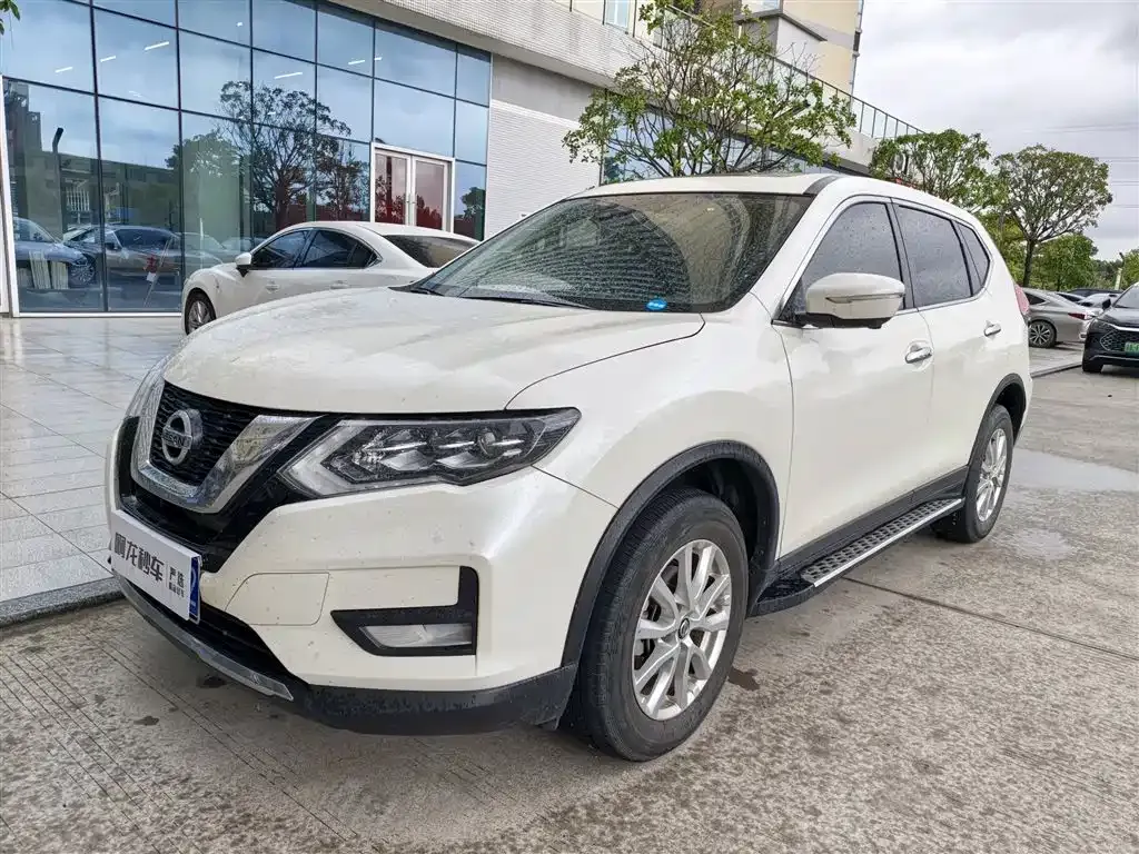 Nissan X-Trail — фото 1