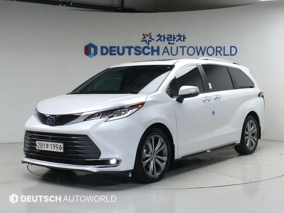 Toyota Sienna — фото 1