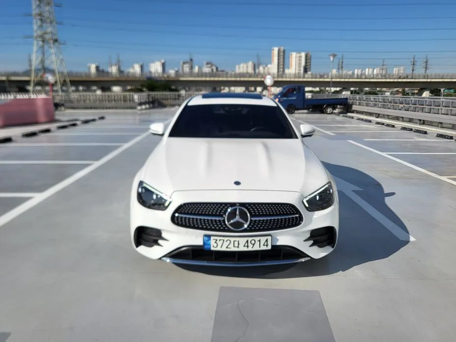 Mercedes-Benz E-Class — фото 1