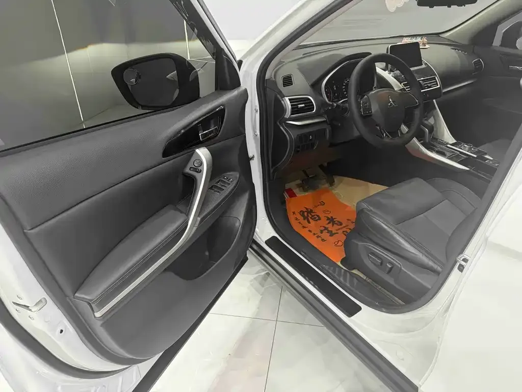 Mitsubishi Eclipse Cross — фото 10