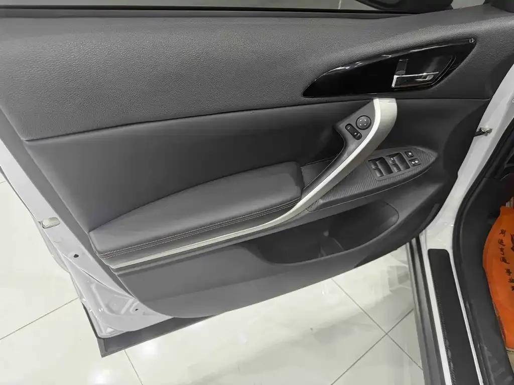 Mitsubishi Eclipse Cross — фото 7