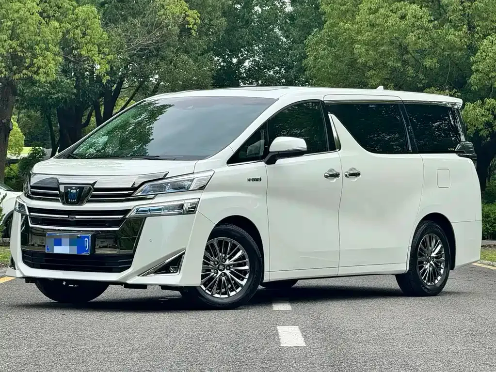 Toyota Vellfire — фото 1