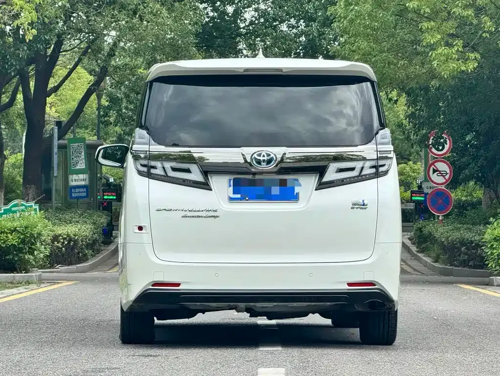 Toyota Vellfire — фото 5