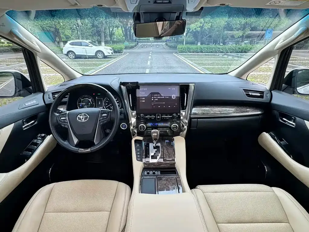 Toyota Vellfire — фото 4