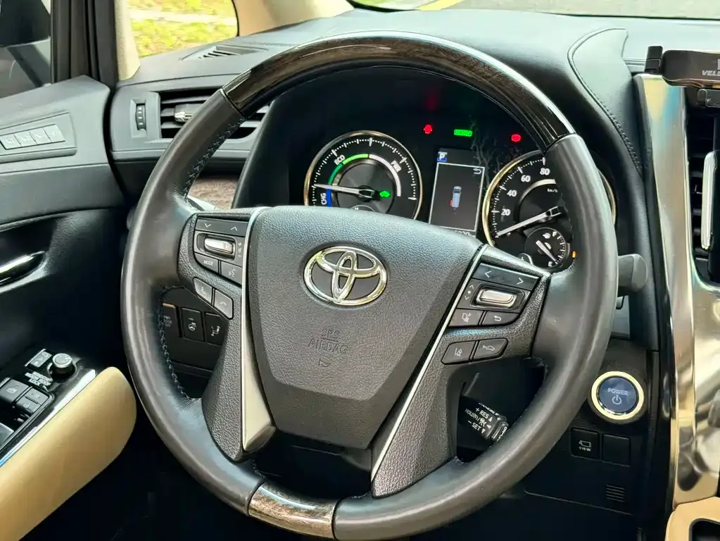 Toyota Vellfire — фото 3