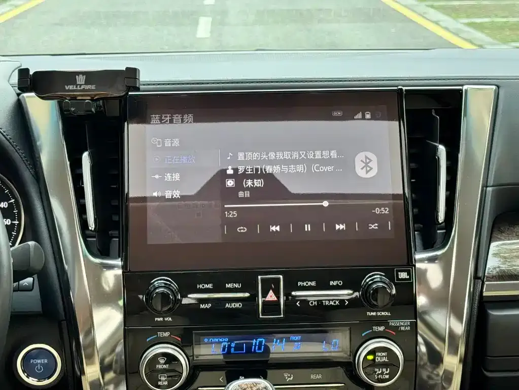 Toyota Vellfire — фото 2