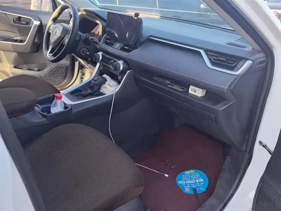 Toyota RAV4 — фото 10