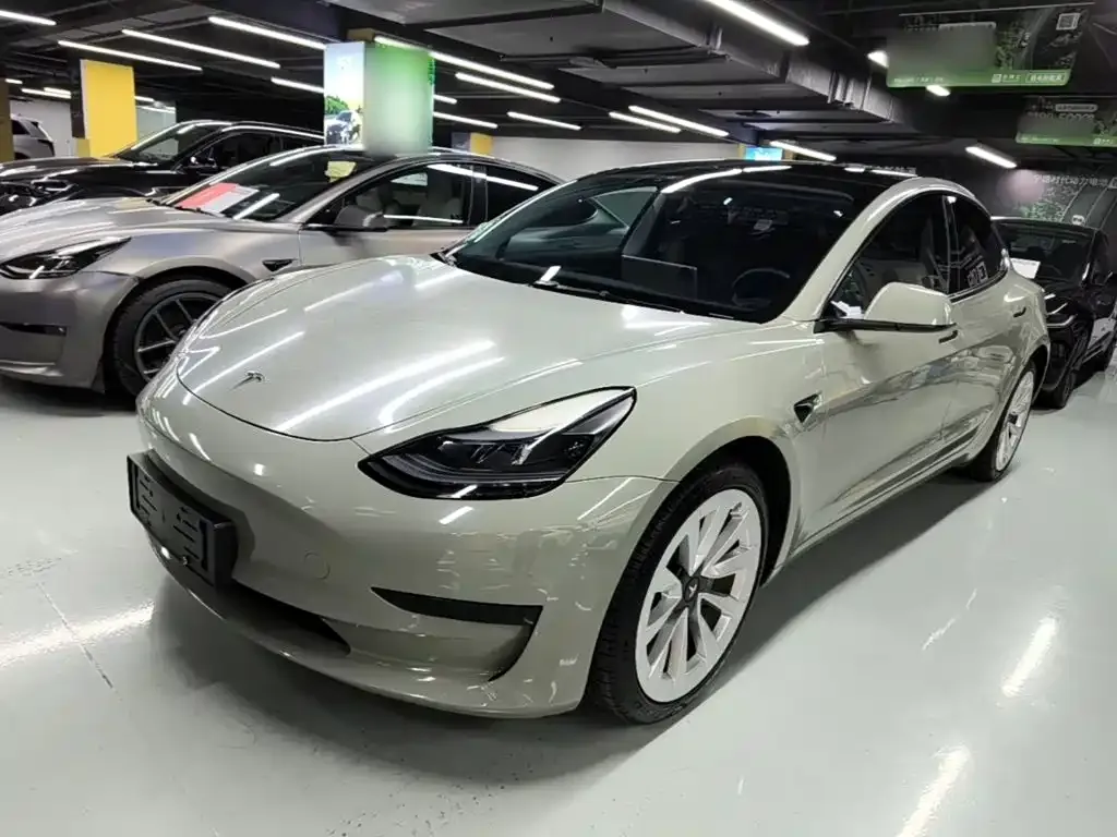 Tesla Model 3 — фото 1
