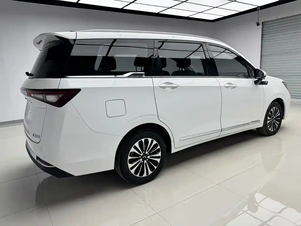 Wuling Jiachen — фото 8