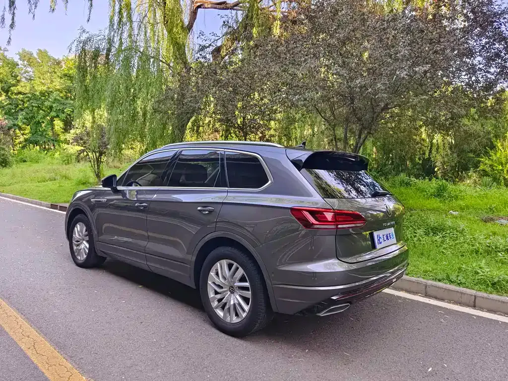 Volkswagen Touareg — фото 10