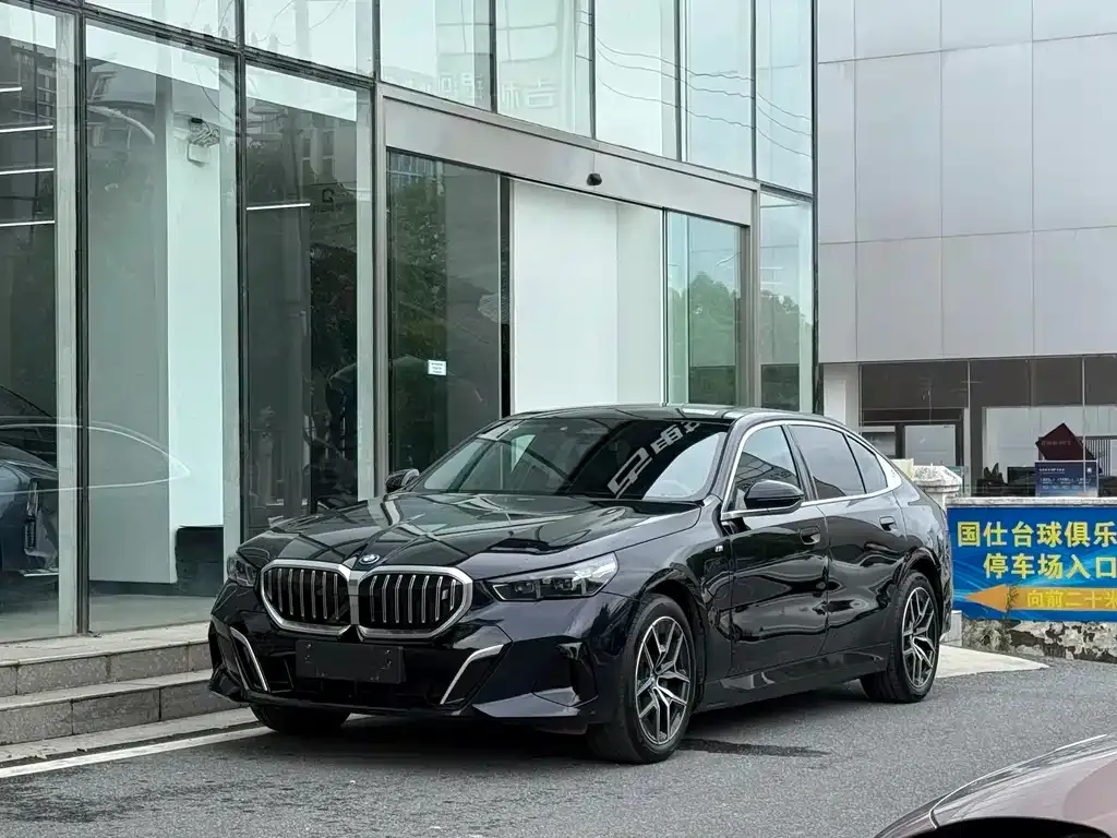 BMW i5 — фото 1