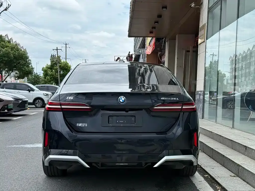 BMW i5 — фото 8
