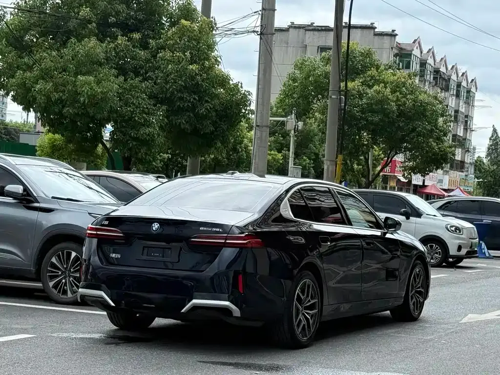 BMW i5 — фото 10