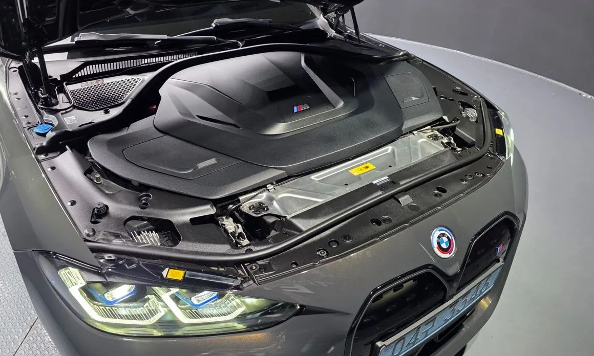 BMW i4 — фото 10