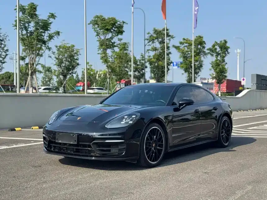 Porsche Panamera — фото 1