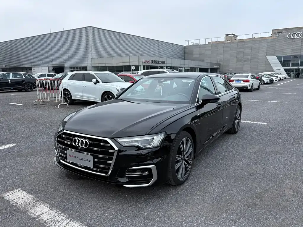 Audi A6L — фото 1