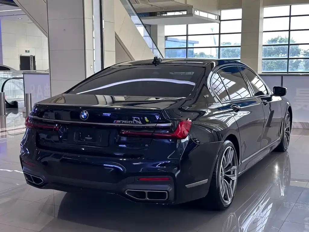 BMW 7 Series — фото 10
