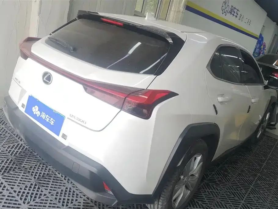 Lexus UX — фото 9