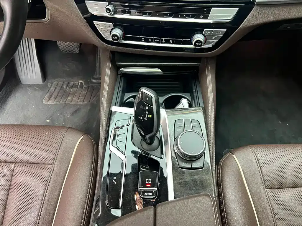 BMW 5 Series — фото 10