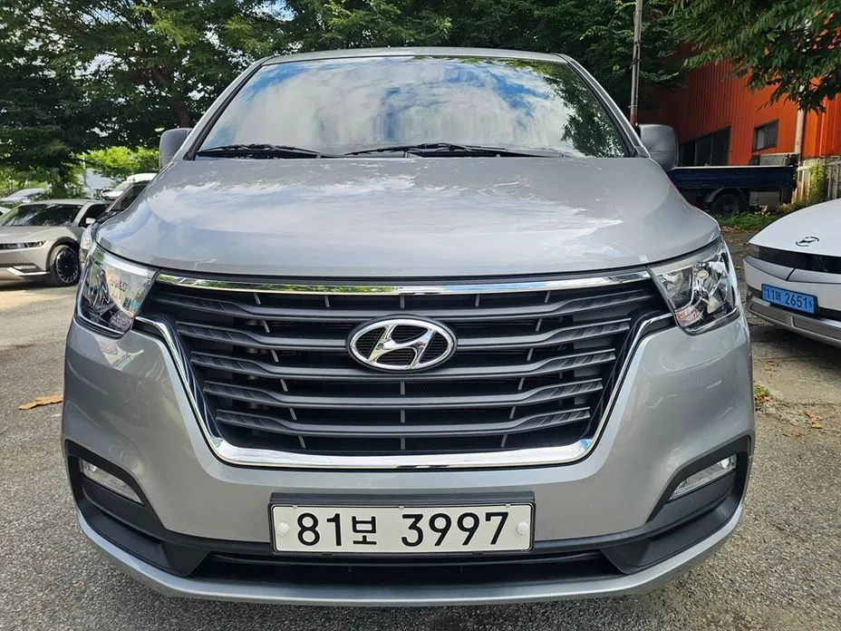 Hyundai Starex — фото 1