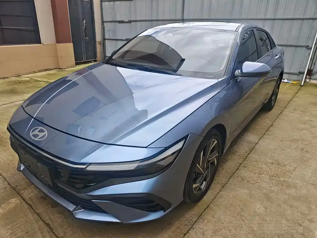 Hyundai Elantra — фото 1