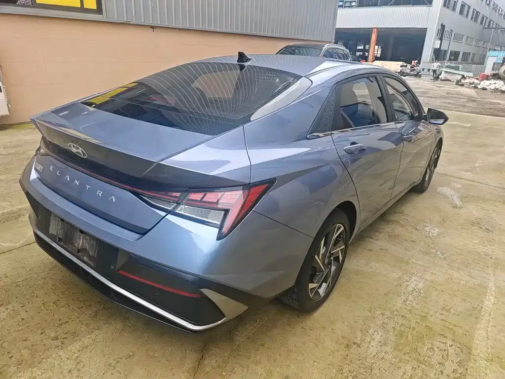 Hyundai Elantra — фото 4