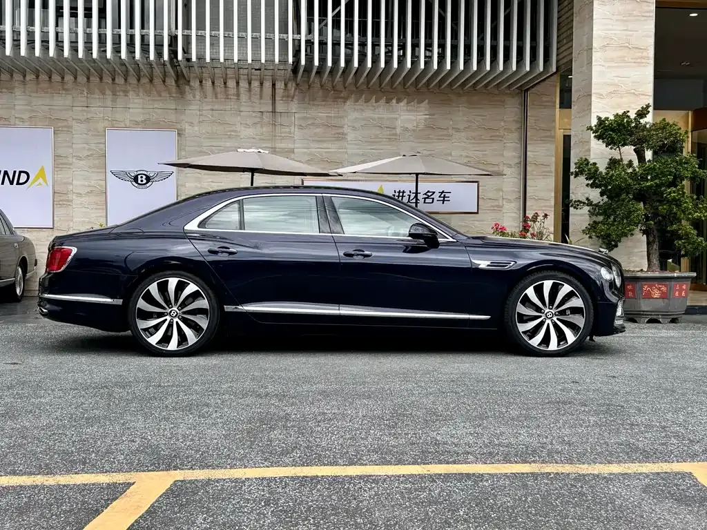 Bentley Flying Spur — фото 6