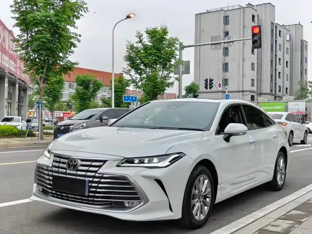Toyota Avalon — фото 1