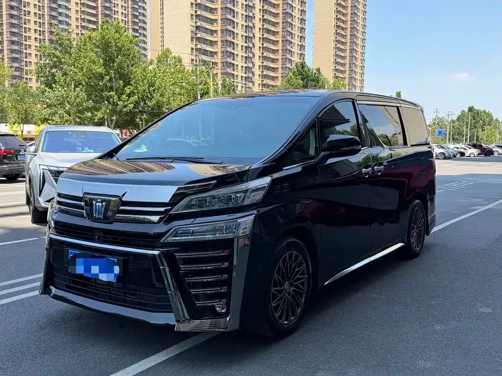 Toyota Vellfire — фото 1