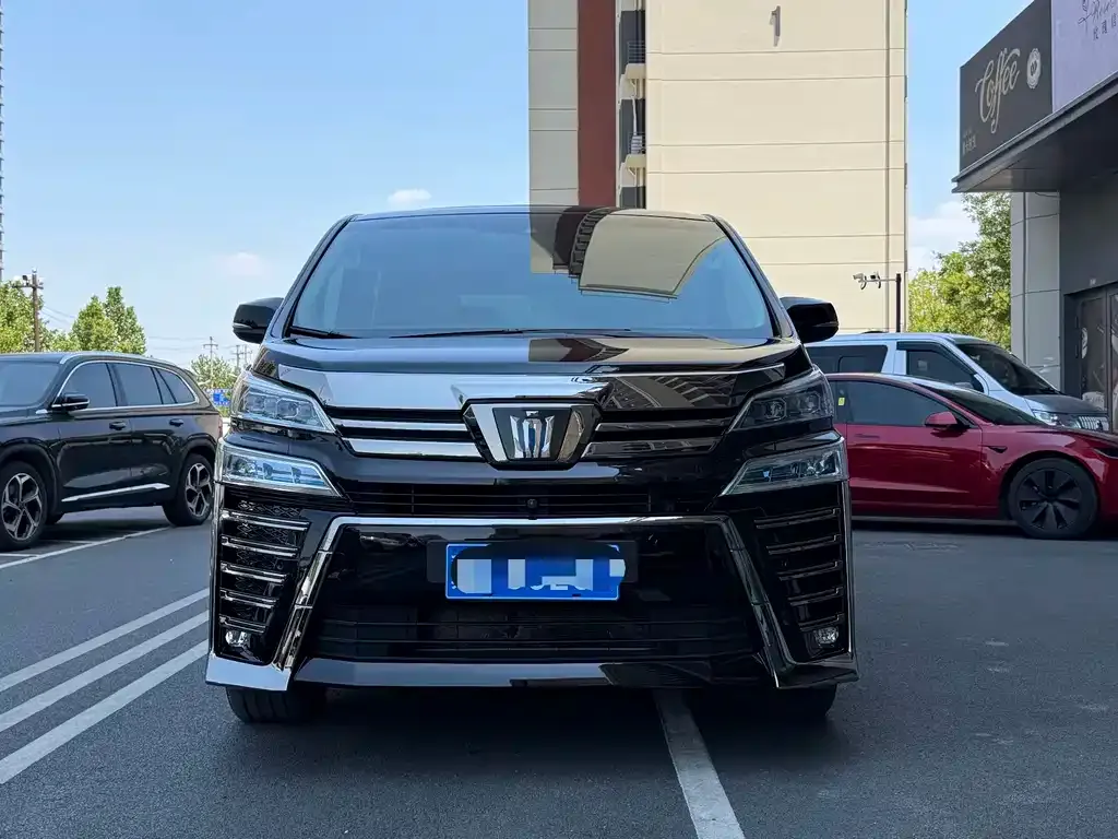 Toyota Vellfire — фото 3