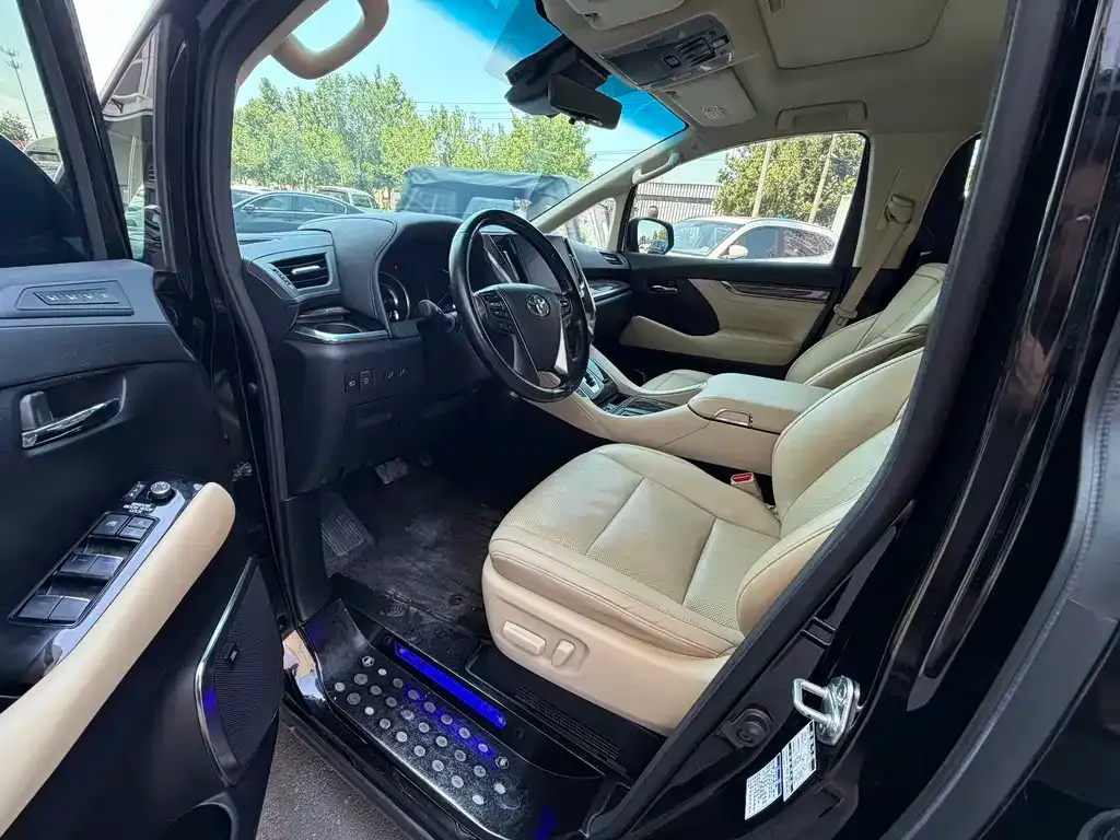 Toyota Vellfire — фото 5