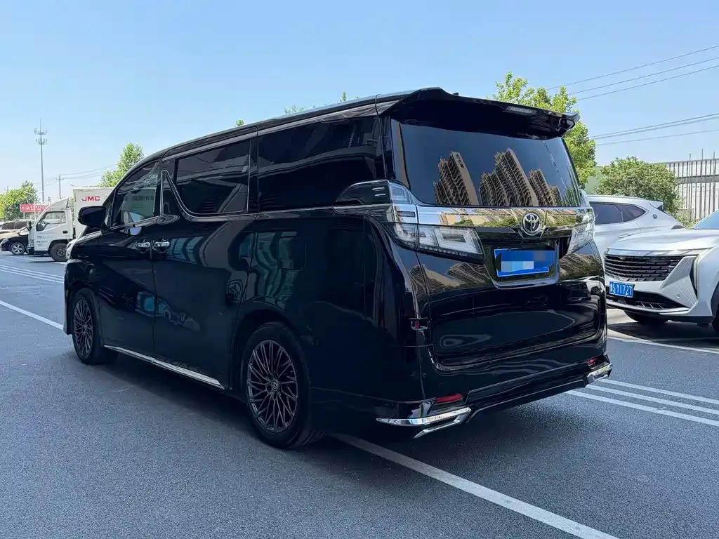 Toyota Vellfire — фото 2