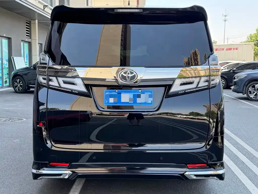 Toyota Vellfire — фото 4