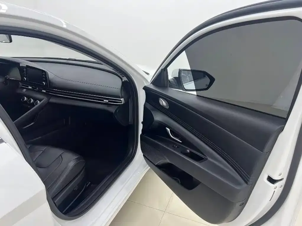 Hyundai Elantra — фото 6